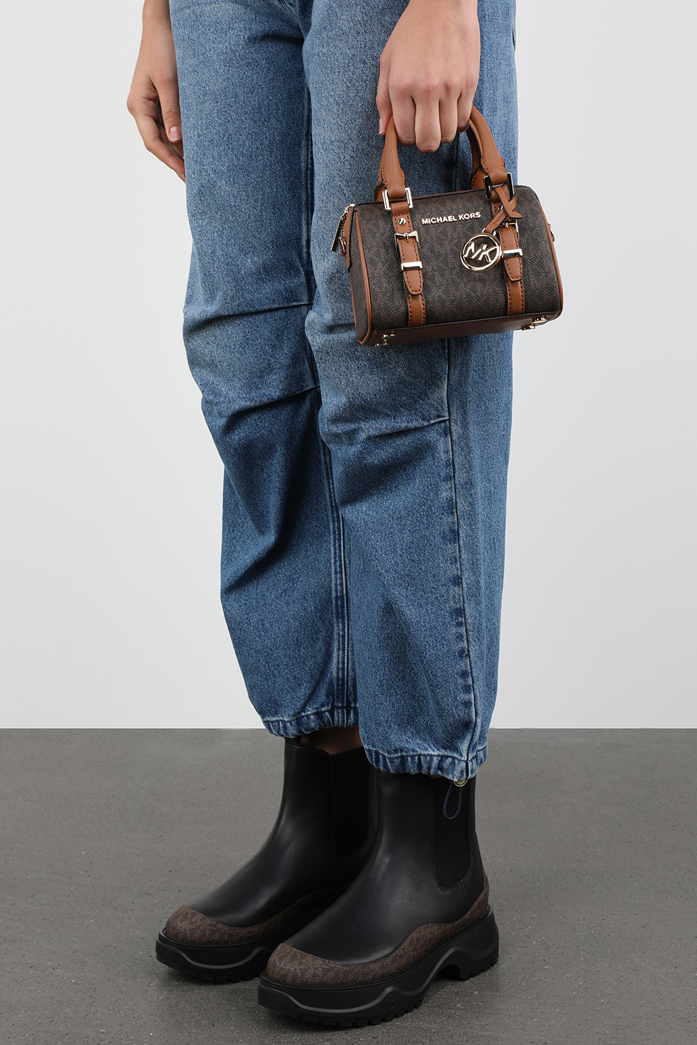 תמונת כל הלוק של תיק קרוסבודי בדפורד אקסטרה סמול